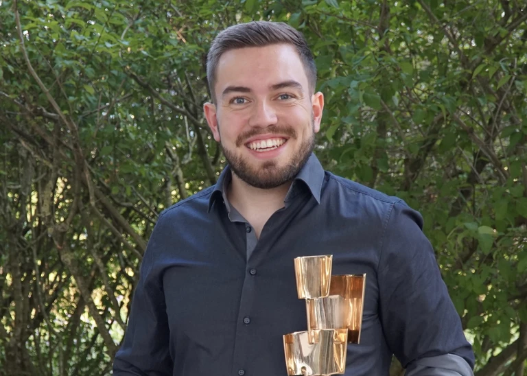 Gewinner Kulturpreis mit Pokal