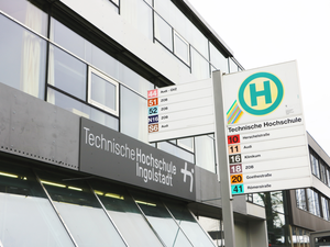 Bushaltestelle vor der THI